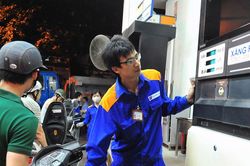 Biến động mạnh, giá xăng ngày mai dự báo tăng trở lại