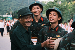 Ở lại trong lòng dân