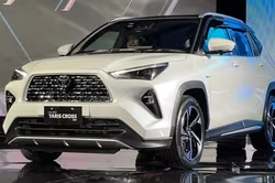 Top 10 xe ô tô động cơ đốt trong bán chạy nhất tháng 9/2025: Toyota Yaris Cross bức tốc mạnh mẽ