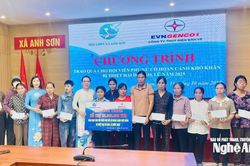 Công ty Thủy điện Bản Vẽ trao hỗ trợ phụ nữ khó khăn sau bão lũ tại xã Anh Sơn