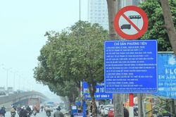Rà soát đèn tín hiệu, bỏ biển báo không đúng quy định