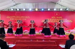 Sơ kết 12 năm kết nghĩa hữu nghị giữa thôn Lồ Cố Chin (Việt Nam) và thôn Lao Kha (Trung Quốc)