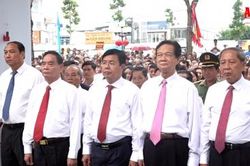Đoàn đại biểu dân, quân chính Đảng tỉnh An Giang dâng hương Anh hùng dân tộc Nguyễn Trung Trực