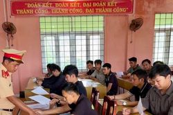 21 thanh thiếu niên xã Hoài Ân cam kết không vi phạm trật tự an toàn giao thông