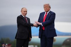Ông Trump điện đàm với ông Putin, xác định nơi sẽ gặp trực tiếp