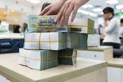 Tiền gửi doanh nghiệp giảm sau 5 tháng tăng liên tiếp