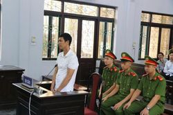 Miễn trách nhiệm hình sự, miễn hình phạt bổ sung cho người nuôi và bán 13 con gà lôi trắng