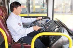 Nâng tuổi lái xe, tận dụng nguồn nhân lực giàu kinh nghiệm