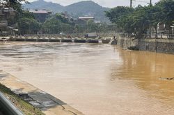 Mực nước sông, suối tại các địa phương rút nhanh