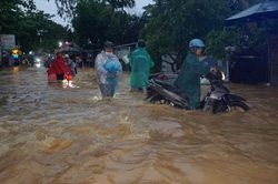 Mưa lớn gây ngập nhiều khu vực ở Đà Nẵng