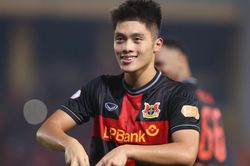 HLV Kim Sang Sik chứng kiến Văn Lâm và Quốc Việt tỏa sáng, cựu danh thủ Liverpool thua trận dù Đỗ Hoàng Hên đá chính