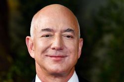 Nếu chia đều tài sản của Jeff Bezos, mỗi người Mỹ nhận được bao nhiêu?