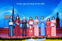 Ngày Phụ nữ Việt Nam (20/10): Gia đình hạnh phúc, đất nước phồn vinh