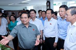 Sắp xếp cán bộ phù hợp, coi trọng người dân, nhiệt tình hướng dẫn