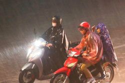 Mưa lớn kéo dài từ Nghệ An đến Quảng Ngãi, cảnh báo lũ tại Huế