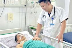 Sốc mất máu do vỡ giãn tĩnh mạch thực quản nguy kịch, người đàn ông được cứu sống thần kỳ