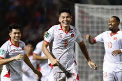 Tuyển Việt Nam: HLV Kim Sang-sik đừng đi theo vết xe của ông Park; Ronaldo lập siêu phẩm