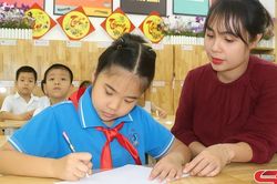 Học trò nhỏ biến 'rác' thành mô hình đẹp