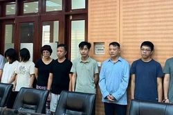 Cú sập niềm tin mang tên 'Cá mập'