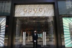 Gucci bán mảng mỹ phẩm cho L'Oreal, thu về 6 tỷ USD để tái cơ cấu