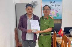 Công an xã Hoài Ân hỗ trợ người dân lấy lại tiền chuyển nhầm