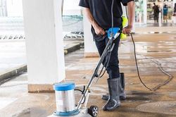 Hướng dẫn sử dụng máy chà sàn công nghiệp đúng chuẩn, an toàn & hiệu quả