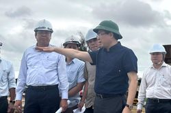 Chủ tịch UBND tỉnh Quảng Ngãi kiểm tra công tác phòng, chống bão số 12 tại công trình ven biển