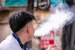 Thuốc lá điện tử đang 'đầu độc' tâm thần giới trẻ