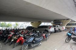 Xử lý dứt điểm tình trạng trông giữ xe dưới gầm cầu tại Hà Nội