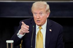 Ông Trump đột ngột hủy đàm phán thương mại với Canada