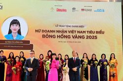 Chủ tịch Hội đồng thành viên Công ty Yến sào Khánh Hòa nhận danh hiệu 'Nữ Doanh nhân Việt Nam tiêu biểu - Bông hồng vàng năm 2025