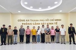 Triệt phá đường dây sản xuất 20.000 chai nước hoa giả 'siêu sang' do hai vợ chồng cầm đầu