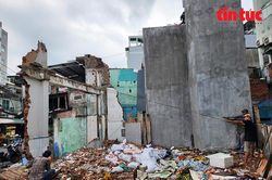 TP Hồ Chí Minh: Người dân đồng loạt tháo dỡ, nhường đất cho dự án cầu đường Nguyễn Khoái