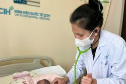 Phẫu thuật thành công bé sơ sinh có tim nằm bên phải