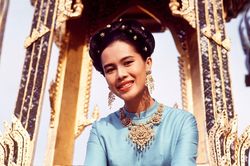 Dấu ấn rực rỡ trong cuộc đời Vương Thái hậu Sirikit