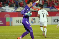 Tin nóng bóng đá Việt Nam hôm nay 25/10: Nguyễn Filip lỡ hẹn đội tuyển; HLV Harry Kewell quyết liệt trên sân tập