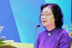 Phút xúc động của nguyên Phó Chủ tịch nước Trương Mỹ Hoa