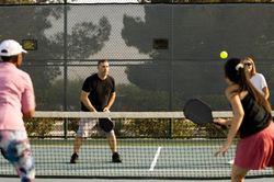 Luật Replay Pickleball: công bằng và đòn chiến thuật