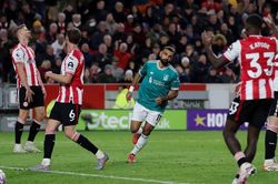 Salah ghi bàn, Liverpool vẫn thua trận thứ 4 liên tiếp ở Ngoại hạng Anh