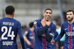 PSG 3-0 Brest: Hakimi lập cú đúp, đội khách chiếm ngôi đầu