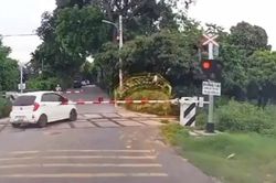 Vượt rào chắn đường sắt bị xử phạt thế nào?