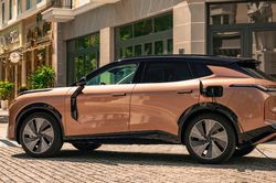 Lynk & Co 08 EM-P: SUV lai sạc nhanh chỉ 28 phút