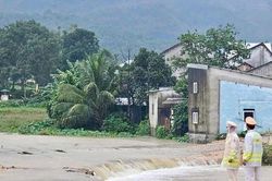 Huế, Đà Nẵng đồng loạt cho học sinh nghỉ học ngày 27/10 vì mưa lớn kéo dài