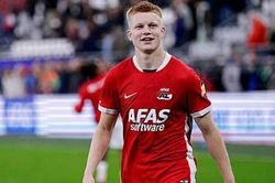 Chelsea cạnh tranh Real Madrid trong thương vụ Kees Smit