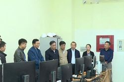 Chủ tịch UBND tỉnh Lâm Đồng Hồ Văn Mười thăm doanh nghiệp tại phường Xuân Trường - Đà Lạt