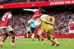 Arsenal phải vô địch Premier League mùa này