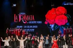 Khán giả Hà Nội đắm chìm trong bản tình ca bi tráng La Traviata