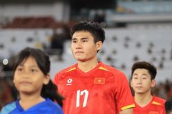 Phi Hoàng ghi bàn giúp Đà Nẵng hòa Nam Định 1-1 ở vòng 8