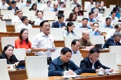 Mức lương cơ sở 2,34 triệu đồng/tháng: Công chức trẻ 'chạy bằng niềm tin và mì gói' 10 ngày cuối tháng