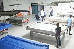 Một học sinh tại Nghệ An bị đánh hội đồng trong quán bida, phải nhập viện cấp cứu